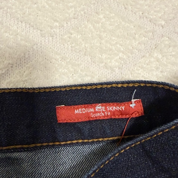 Men’s Guess Jeans Scotch Fit, Medium Wash 34 Inch Waist Excellent Condition - Picture 4 of 9